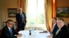 Le secrétaire d'État américain Mike Pompeo (à dr.) assiste à une réunion avec le directeur général de l'OMS Tedros Adhanom Ghebreyesus à Berne, en Suisse, le 3 juin 2019. (Photo REUTERS/Denis Balibouse)