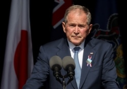 Stoystown, Pennsylvania'daki 11 Eylül Anıtı'nda konuşma yapan eski Başkan George W. Bush