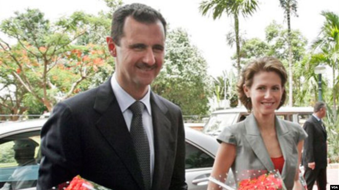 Uni Eropa akan mengenakan larangan perjalanan dan pembekuan aset para pejabat Suriah, termasuk Presiden al-Assad dan keluarganya.
