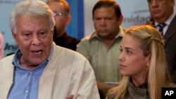 Felipe González viajó a Caracas el 7 de junio para unirse a la defensa de Leopoldo López, preso desde febrero de 2014, pero le fue negada la visita a la cárcel.