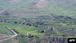 Pemandangan desa Voskepar di wilayah Tavush, Armenia dekat perbatasan Azerbaijan, 26 April 2026. (Foto: Karen Minasyan/AFP)