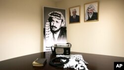 Rastros del elemento radiactivo Polonio, fueron encontrados en artículos de Yasser Arafat, el ex presidente de la Autoridad Palestina, y premio Nobel de la Paz.