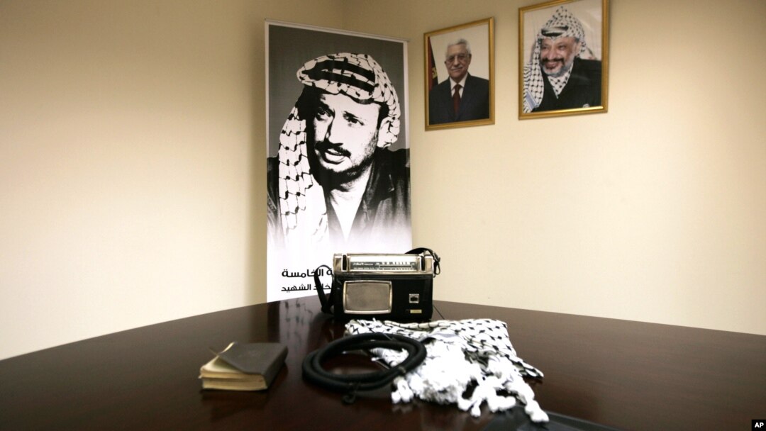 Barang-barang peninggalan mendiang pemimpin Palestina Yasser Arafat dipamerkan di musium di Ramallah (Foto: dok).