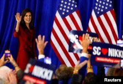 Kandidat presiden dari Partai Republik dan mantan Duta Besar AS untuk PBB Nikki Haley dalam acara nobar pemilihan pendahuluan presiden Partai Republik Carolina Selatan di Charleston, Carolina Selatan, Sabtu, 24 Februari 2024. (Foto: Evelyn Hockstein/Reuters)