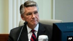 Mark Harris, candidato republicano al Congreso, habla ante la junta estatal de elecciones y pide nuevos comicios en una audiencia de presentación de evidencias sobre la investigación de irregularidades en la elección por el cargo del 9no. Distrito del Congreso. Febrero 21, 2019.