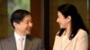 Putra Mahkota Jepang Naruhito berbicara dengan istrinya, Putri Mahkota Masako, sebelum melawat ke Brasil, di Istana Togu di Tokyo, Jepang, 16 Maret 2018. (Foto: Reuters)