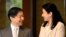Putra Mahkota Jepang Naruhito berbicara dengan istrinya, Putri Mahkota Masako, sebelum melawat ke Brasil, di Istana Togu di Tokyo, Jepang, 16 Maret 2018. (Foto: Reuters)