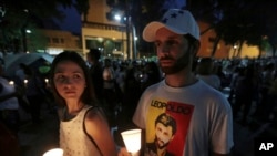 “Les aseguro que estoy siguiendo con gran preocupación la situación del querido pueblo venezolano ante los graves problemas que le aquejan”, anotó Francisco en la misiva.