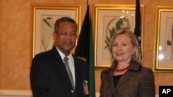 Secretary Clinton meets with Jamaican Foreign Minister, Dr. Kenneth Baugh.