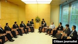 ဂျပန်ဝန်ကြီးချုပ် Shinzo Abe နဲ့ သမ္မတရုံးဝန်ကြီး ဦးအောင်မင်းဦးဆောင်တဲ့ အဖွဲ့တွေ့ဆုံစဉ်။ သတင်းဓာတ်ပုံ-ဦးညိုအုန်းမြင့်