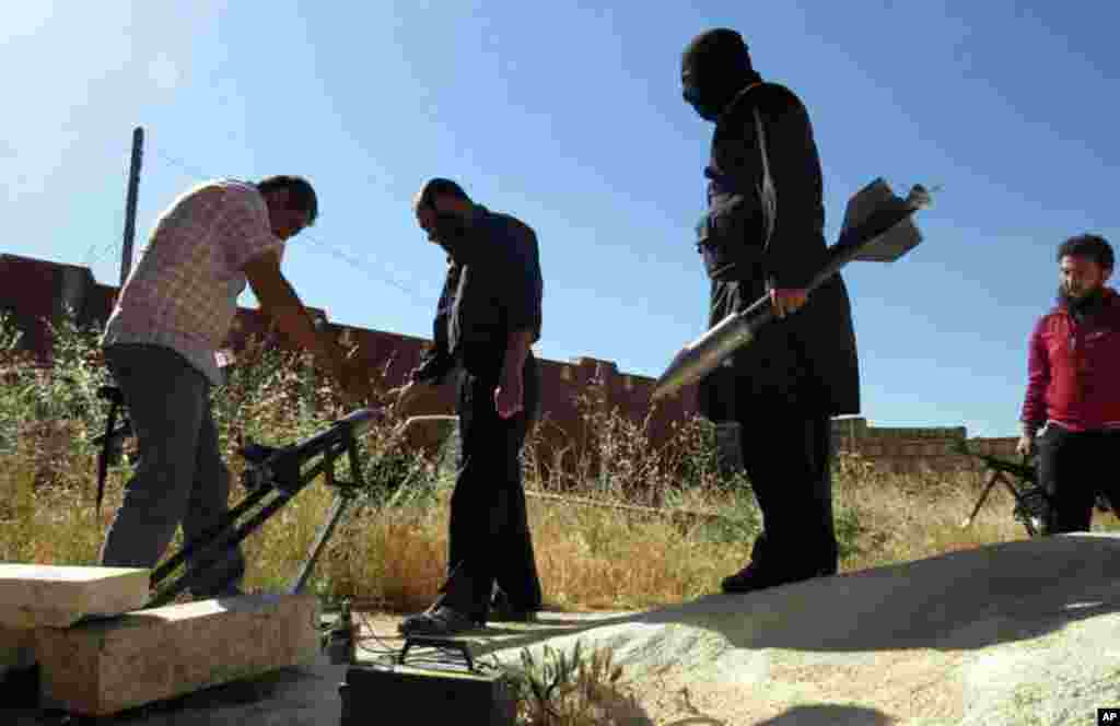 Syrian rebels prepare to fire locally made rockets in Idlib, northern Syria, June 4, 2013. 