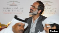 Ahmed Muaz El Xetîb, rêberê Hevalbendîya Niştîmanî ya Sûrîyê ya opozisyon.