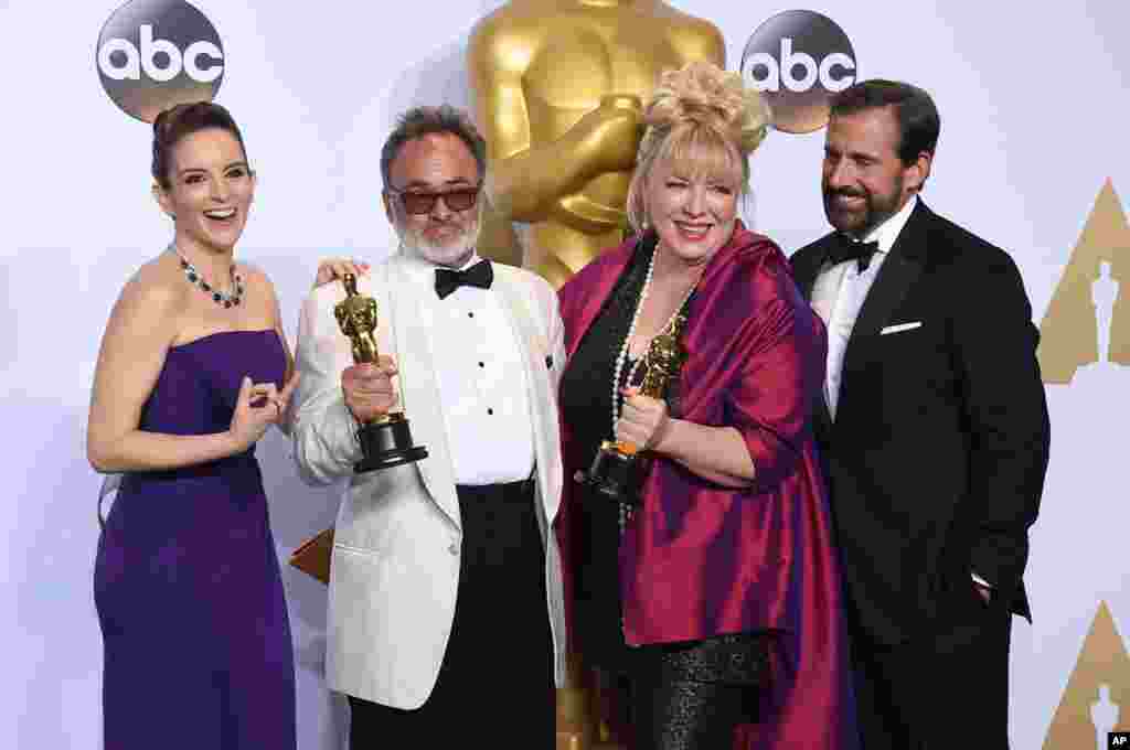 Tina Fey, left, and Steve Carell, right, pose in the press room with Colin Gibson, second left, and Lisa Thompson, winners of the award for best production design for “Mad Max: Fury Road”, at the Oscars on Feb. 28, 2016, at the Dolby Theatre in Los Angele