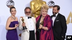 Tina Fey, Steve Carell, Colin Gibson, dan Lisa Thompson, di ajang Oscars, 28 Feb 2016