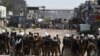 په پاکستان کې اعتراض کوونکو امنیتي منسوبین یرغمل کړي 