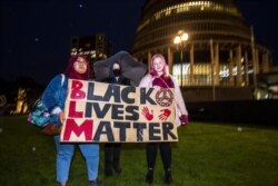New Zealand နိုင်ငံ Wellington မြို့မှာ ဆန္ဒပြနေကြသူတချို့ (ဇွန် ၀၁၊ ၂၀၂၀)