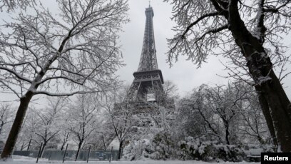 Des Chutes De Neige Exceptionnelles Sement La Pagaille En France