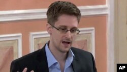 Edward Snowden halen Rusya'da yaşıyor