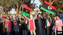 Мешканці Бенгазі вітають повстанців, які з перемогою повертаються із Сірту, де було вбито Каддафі.