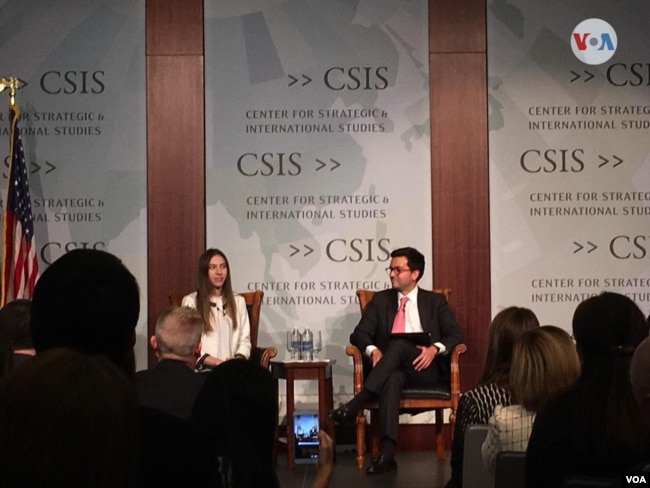 Fabiana Rosales habla con la diáspora venezolana en Washington, en un evento en el Centro para Estudios Estratégicos Internacionales, un centro de estudios políticos. Marzo 27 de 2019.