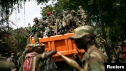 M23 rebels sit in a vehicle as they withdraw from the eastern Congo town of Goma, Dec. 1, 2012 (file photo).