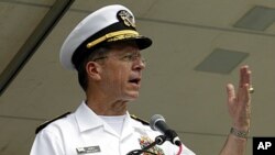 Chairman of the Joint Chiefs of Staff, Admiral Mike Mullen, speaks at Memorial Day Rolling Thunder event in Washington, May 29, 2011 (file photo).