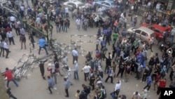 Dân Ai Cập biểu tình phan đối tổng thống tự cho ông quyền hạn gần như tuyệt đối