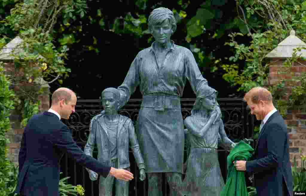 حضور شاهزاده هری و ویلیام برای رونمایی ازتندیس شاهدخت دیانا در لندن