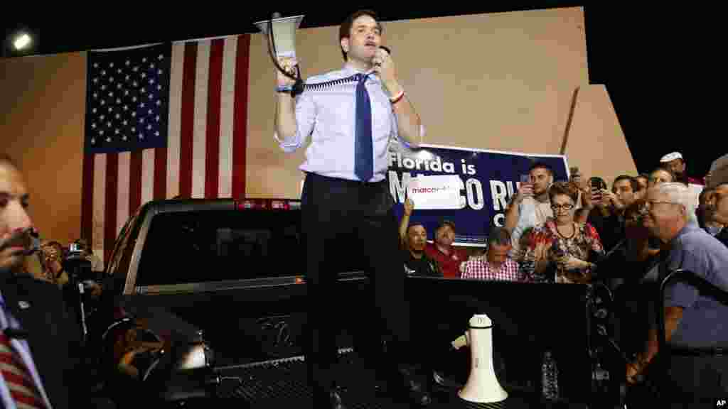 Le sénateur républicain, Marco Rubio, tient un discours devant ses partisans lors de sa campagne électorale, à Floride, 14 mars 2016.