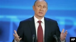 Ruski predsednik Vladimir Putin govori na godišnjoj konferenciji za novinare u Moskvi