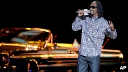 FILE - Rapper Snoop Dogg takes the stage to host the BET Hip Hop Awards, Sept. 28, 2013, in Atlanta. Snoop Dogg returns for the third straight year as host.