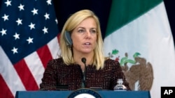 La Secretaria de Seguridad Nacional, Kirstjen Nielsen, habla durante una conferencia de prensa, luego de una reunión México-Estados Unidos en Washington, el 14 de diciembre de 2017.