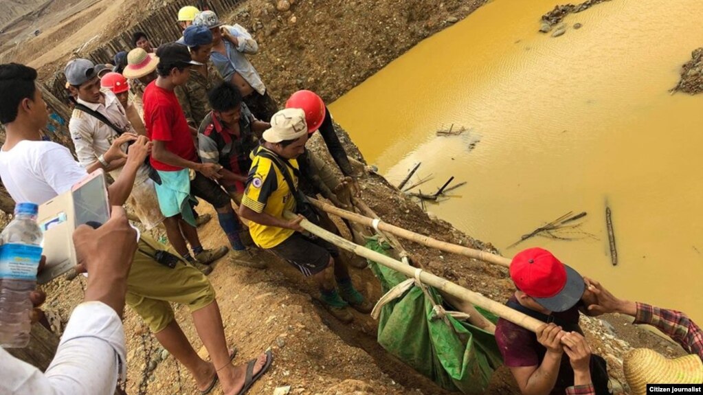 ဖားကန္႔ ေျမစာပံုၿပိဳက်တဲ့ျမင္ကြင္း။ (ဇူလိုင္ ၁၄၊ ၂၀၁၈၊ ဓာတ္ပံု- ေဇာ္မိုးထက္)