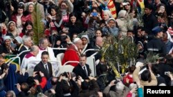 El papa Francisco presidió la Misa del Domingo de Ramos, que abre la ceremonia de la Semana Mayor en la Iglesia Católica.