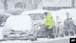 Zavijani automobili u Filadelfiji (Foto: AP/Matt Rourke)