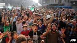 شهر حلب از کمبود شدید رنج می برد. 
