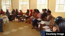 Izifundi zithi zithwele nzima ngokukhahlamezwa ngabafundisayo abafuna ukuthi bayelabo emacansini nxa befuna ukunikwa imiklomelo yezifundo.