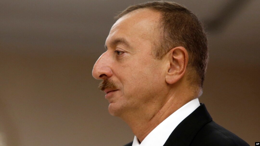 Aliyev xalqqa qo'llab-quvvatlov uchun minnatdorchilik bildirdi. 51 yoshli arbob hukumatga 2003-yilda kelgan. Prezidentlik unga otasi Haydar Aliyevdan meros qolgan edi.