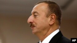 Aliyev xalqqa qo'llab-quvvatlov uchun minnatdorchilik bildirdi. 51 yoshli arbob hukumatga 2003-yilda kelgan. Prezidentlik unga otasi Haydar Aliyevdan meros qolgan edi.