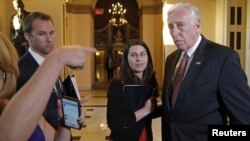 Kongresmen Steni Hojer razgovara sa novinarima posle odobrenja mere za finansiranje Sekretarijata za unutrašnju bezbednost