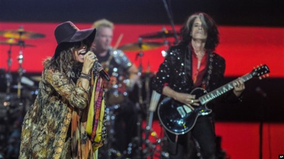 Kelompok band Aerosmith dalam salah satu pentas konser mereka (foto: dok). Aerosmith membatalkan konser di Jakarta atas alasan keamanan. 