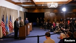 Ллойд Остин принимает участие в пресс-конференции с Марком А. Милли в день четвертой встречи контактной группы по Украине на американской авиабазе Рамштайн, Германия, 21 апреля 2023 года.