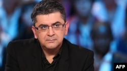 Mohamed Sifaoui, sur le plateau du grand journal à Paris, France, le 13 novembre 2012.