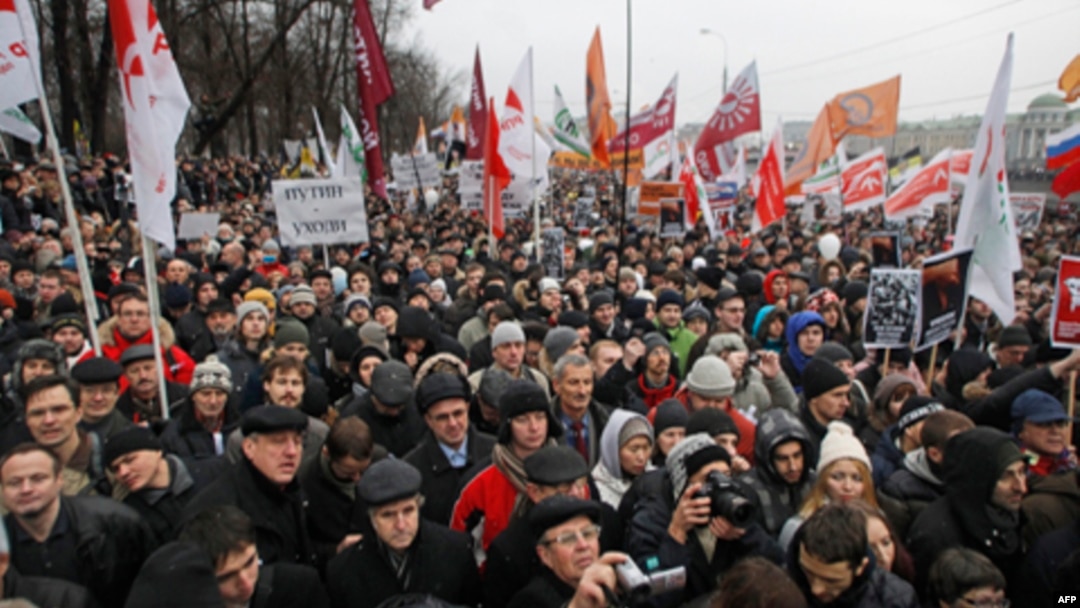 Dân Nga xuống đường biểu tình ở Moscow hôm 10/12/11, phản đối cuộc bầu quốc hội bị cáo giác là gian lận