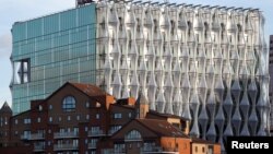 接近完工的美国驻英国大使馆新馆。（2017年10月20日）