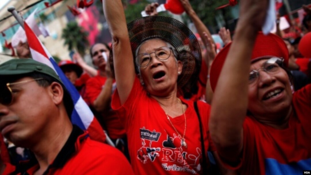 Salah satu protes oleh kelompok Kaos Merah yang melumpuhkan Bangkok bulan April lalu.