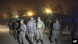 هێزه‌کانی ئاسایشی ئه‌فغانی له‌ شه‌قامێـکدا پاسه‌وانی ده‌که‌ن، (ئه‌رشیفی وێنه‌)