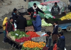 Vendors and shoppers fill a bazaar in Kabul, Afghanistan. Feb. 22, 2020. A temporary truce between the United States and the Taliban took effect Friday, setting the stage for the two sides to sign a peace deal next week.