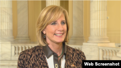 共和黨聯邦眾議員克勞迪婭·坦尼（Rep. Claudia Tenney, R-NY）接受美國之音專訪（視頻截圖）