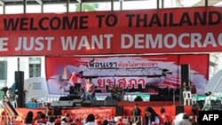 Red Shirt protesters listen to a speaker at the Ratchaprasong intersection during an ongoing rally in central Bangkok, 20 Apr 2010